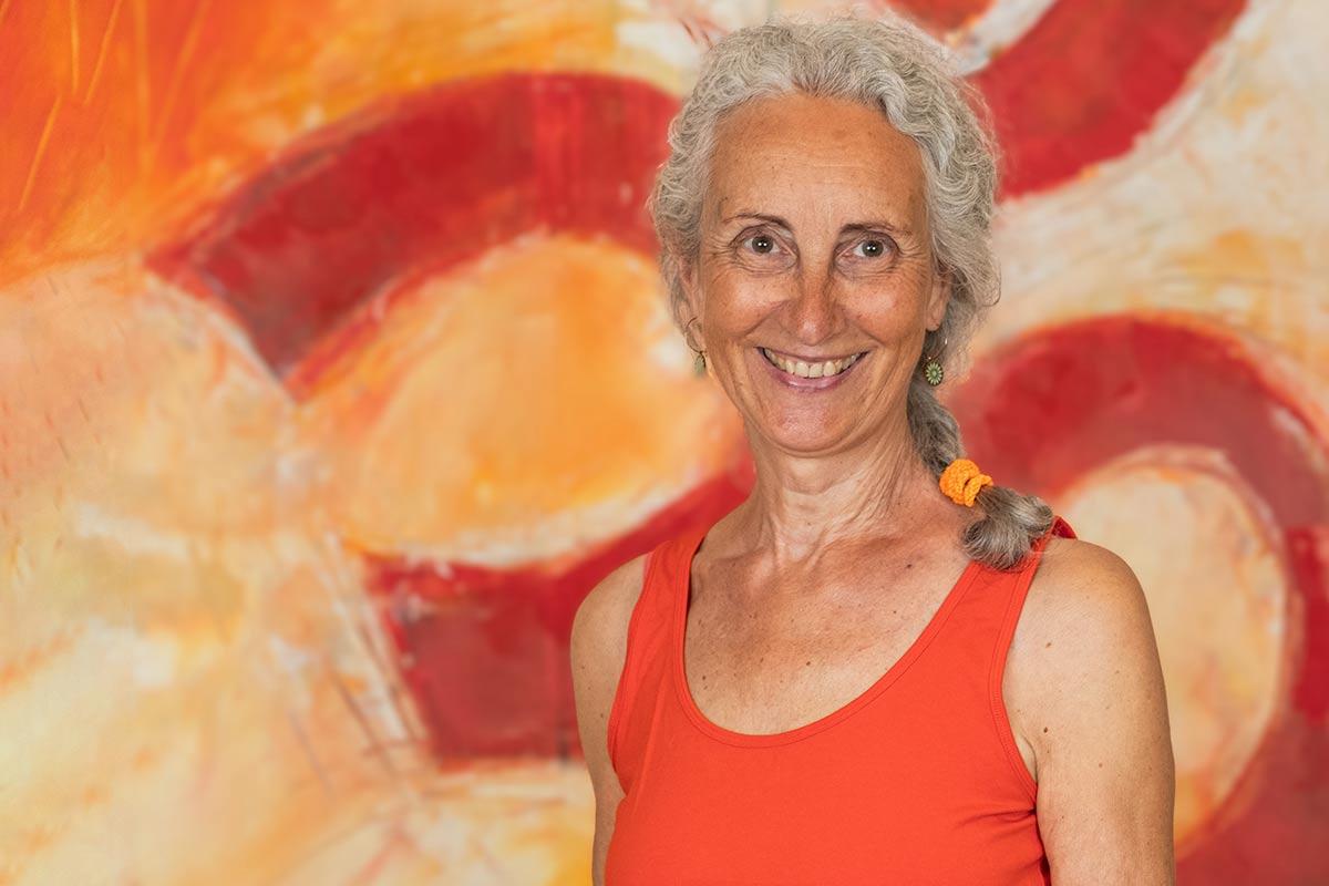 Yogalehrerin Ulrike Wandrey mit ihrem YOGA-2-KLANG STUDIO in Niebüll